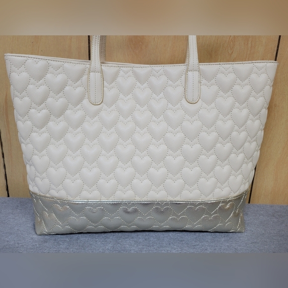 Betsey Johnson Heart Tote ❤️ - Picture 6 of 12